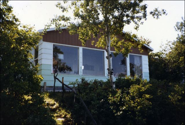 1982_cottage_1.jpg