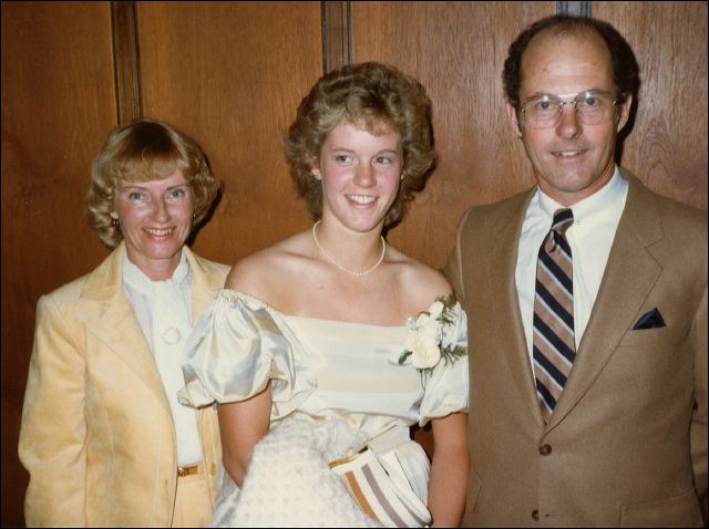 1983-karen-grad06.jpg