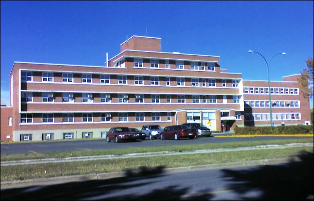 2003_weyburn_hospital.jpg