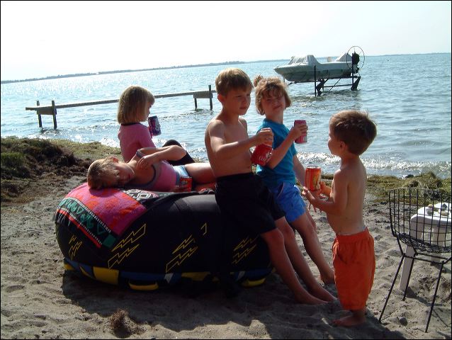 2001_beach_kids_02.jpg