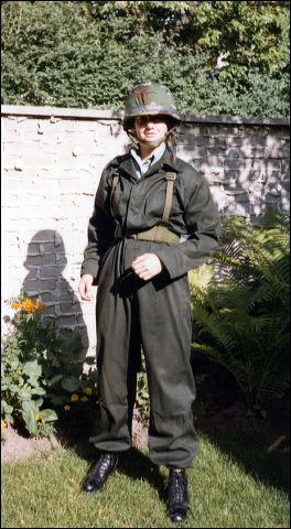 1983-karen-military03.jpg