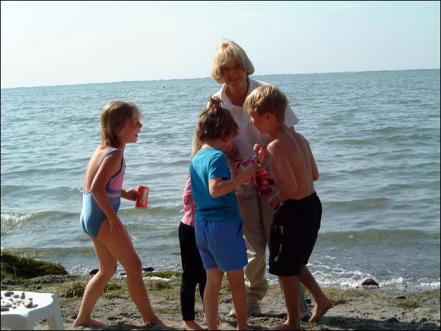 2001_beach_kids_01.jpg
