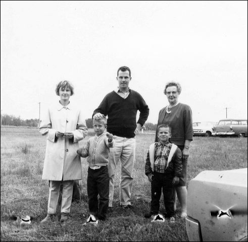 1966_family_03.jpg
