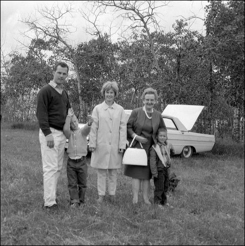 1966_family_02.jpg